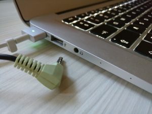 Apple macbook headphone jack speakers e1473950688876 Repair Mac Madrid